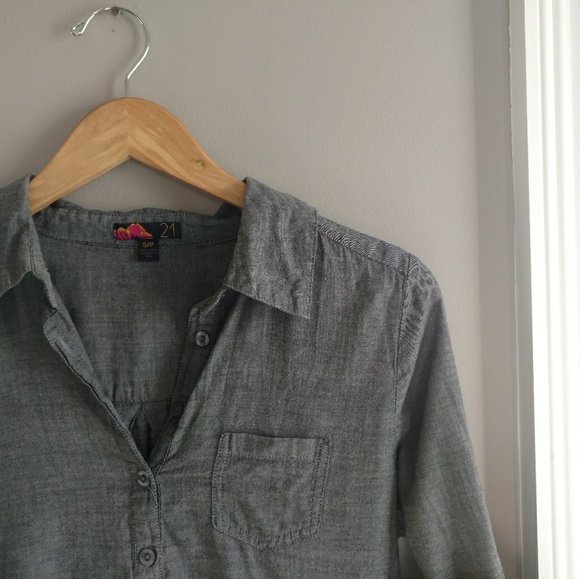 Chambray Long Sleeve Pop-over - Picture 2 of 3